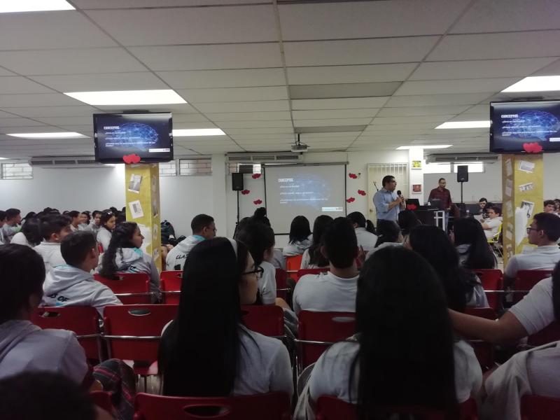 Charla educativa para estudiantes